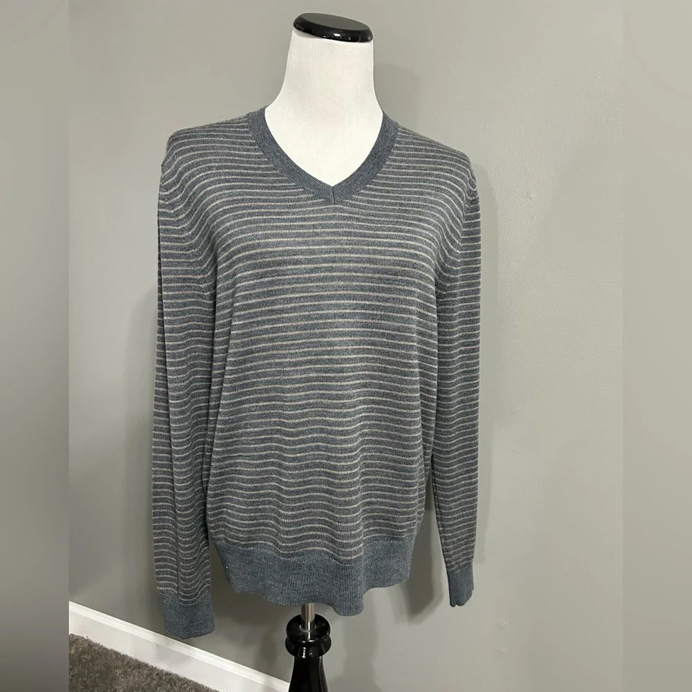 Banana republic‎ 100% merino wool sweater, men’s long sleeve, V-neck gray & tan